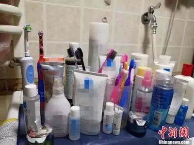 廁所被老婆的化妝品塞滿！網(wǎng)友神評(píng)引爆笑點(diǎn)